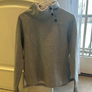 GREY SWEATER WITH BUTTON AND FUZZY NECK